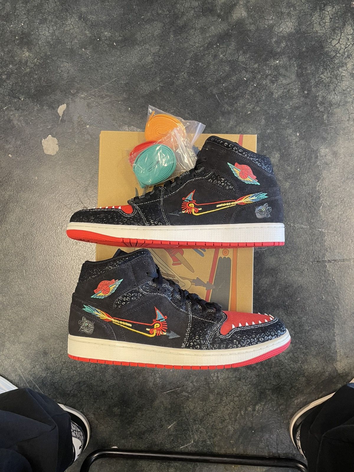 Jordan Brand Jordan 1 Mid Familia Size US 13 / EU 46 - 1 Thumbnail