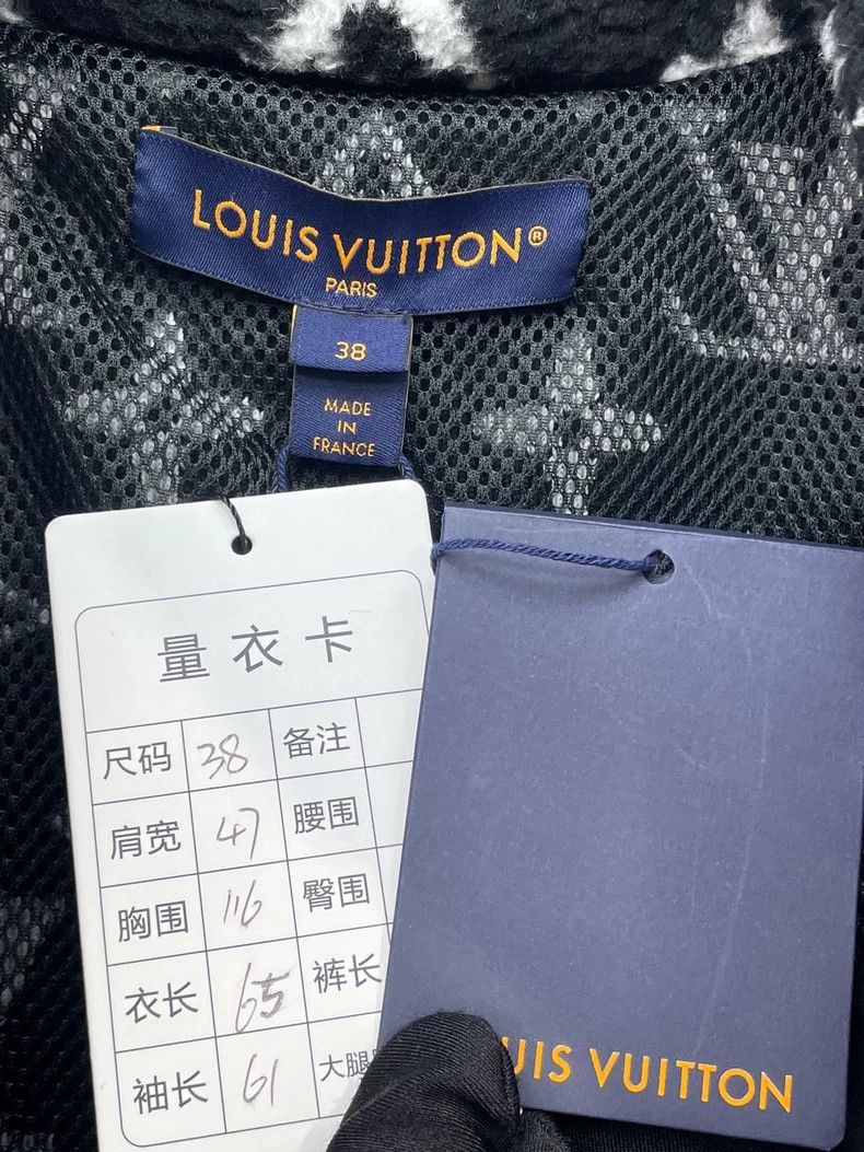 Louis Vuitton Louis Vuitton Black and white teddy plush coat with full l Size XS / US 0-2 / IT 36-38 - 5 Thumbnail