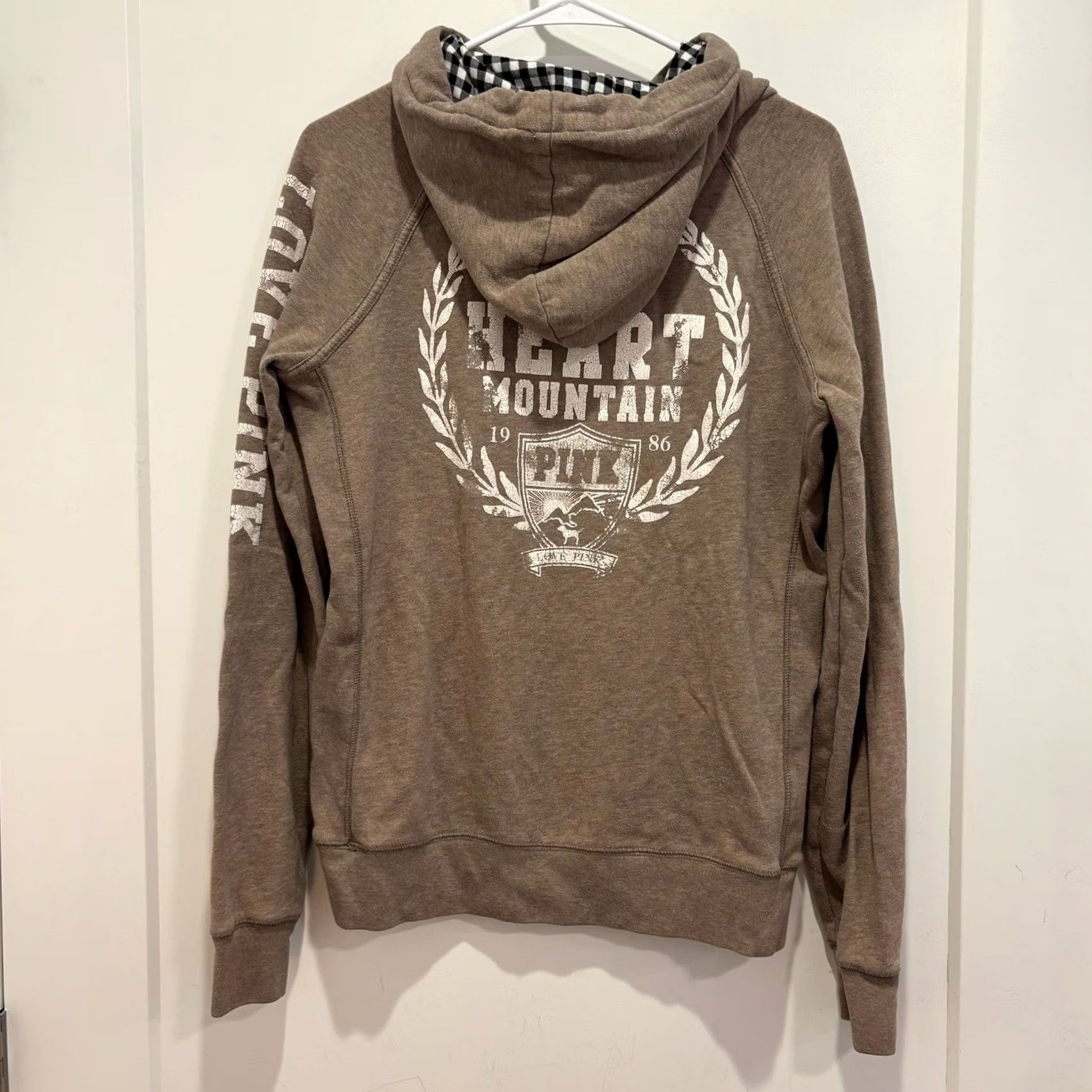 Vintage VINTAGE VINTAGE Victoria's Secret PINK Heart Mountain Brown Graphic Hoodie Sweatshirt Medium Size M / US 6-8 / IT 42-44 - 3 Thumbnail