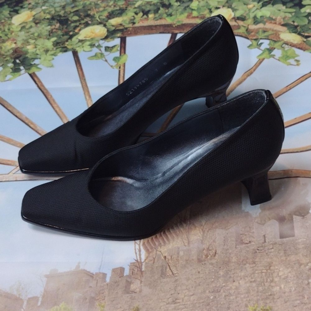 Stuart Weitzman Stuart Weitzman Black Pumps Size 7 Size US 7 / IT 37 - 4 Thumbnail