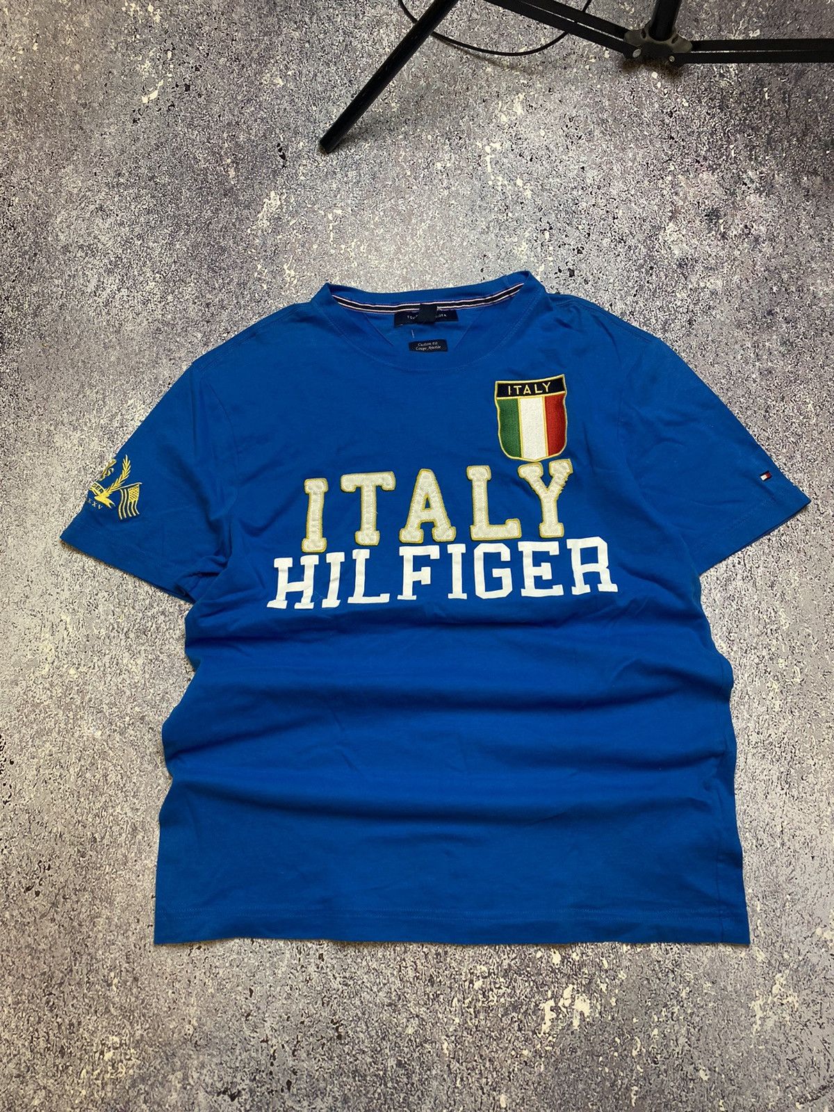 Tommy Hilfiger × Vintage 💥Y2K TOMMY HILFIGER ITALY BIG LOGO T-SHIRT Size US M / EU 48-50 / 2 - 1 Thumbnail