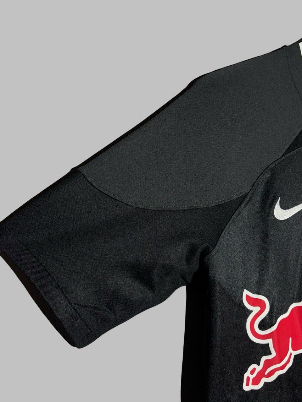 Nike NWT Nike Red Bull Salzburg 2022/23 Goalkeeper Jersey Y2k Size US M / EU 48-50 / 2 - 6 Thumbnail