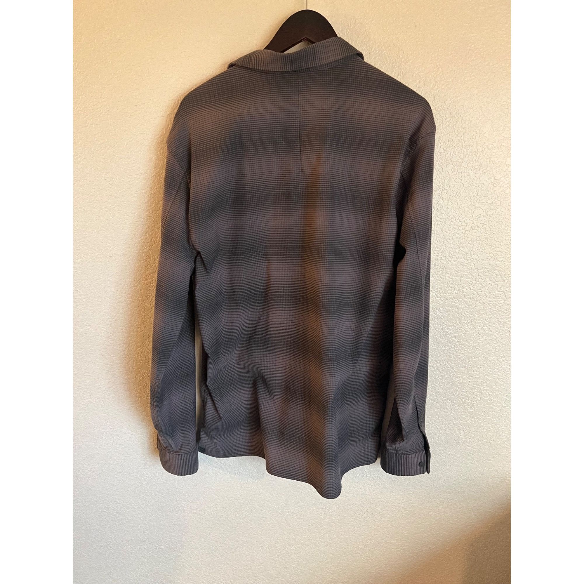 Lululemon Lululemon Flannel Style Button Up Shirt - Size L Size US L / EU 52-54 / 3 - 3 Thumbnail
