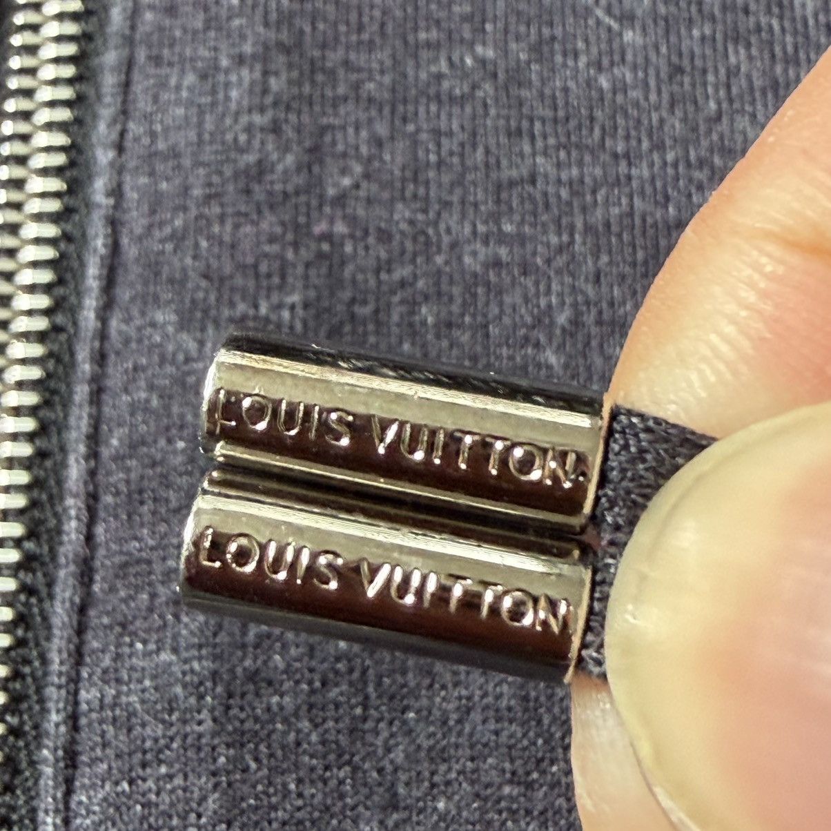 Louis Vuitton Louis Vuitton - LV Logo Zip Up Hoodie Size US XL / EU 56 / 4 - 7 Thumbnail