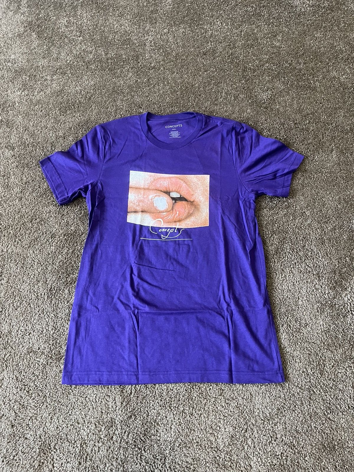 CNCPTS Concepts Purple Graphic Tee Lips Print T-Shirt Size Small Size US S / EU 44-46 / 1 - 5 Thumbnail