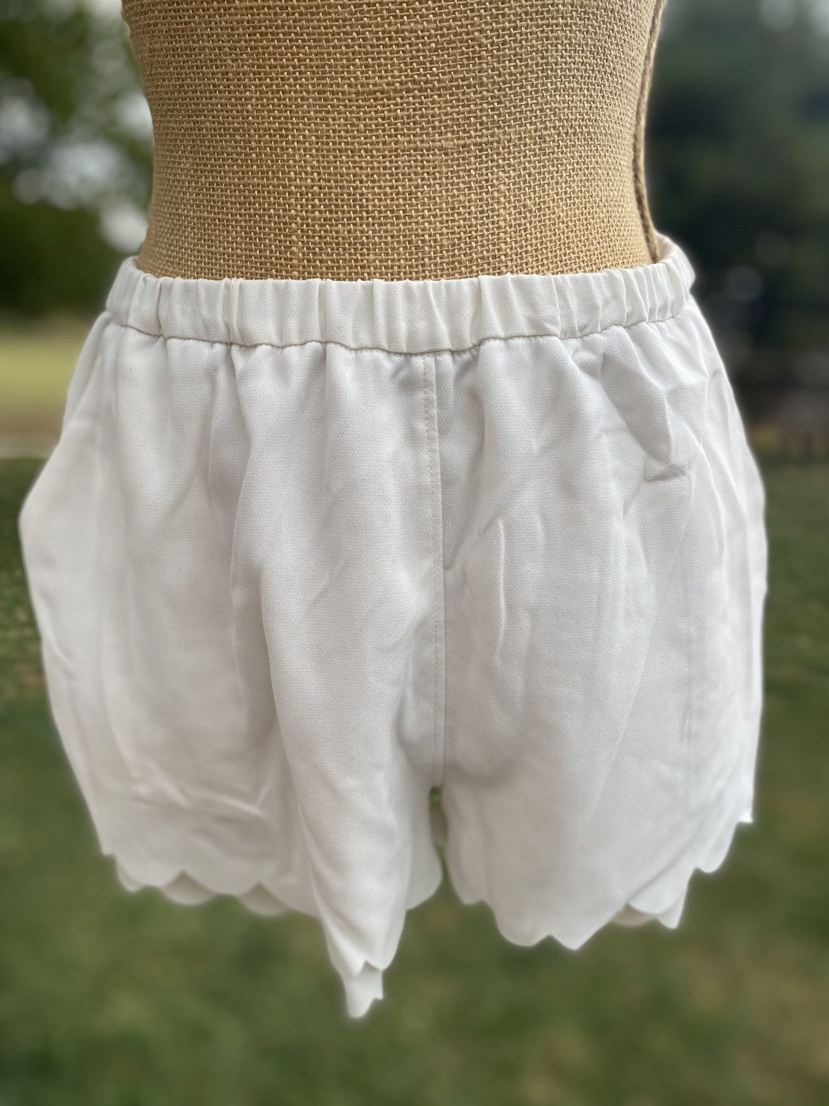 Kendall And Kylie Kendall + Kylie white layered scalloped shorts size M Size 28" / US 6 / IT 42 - 2 Thumbnail
