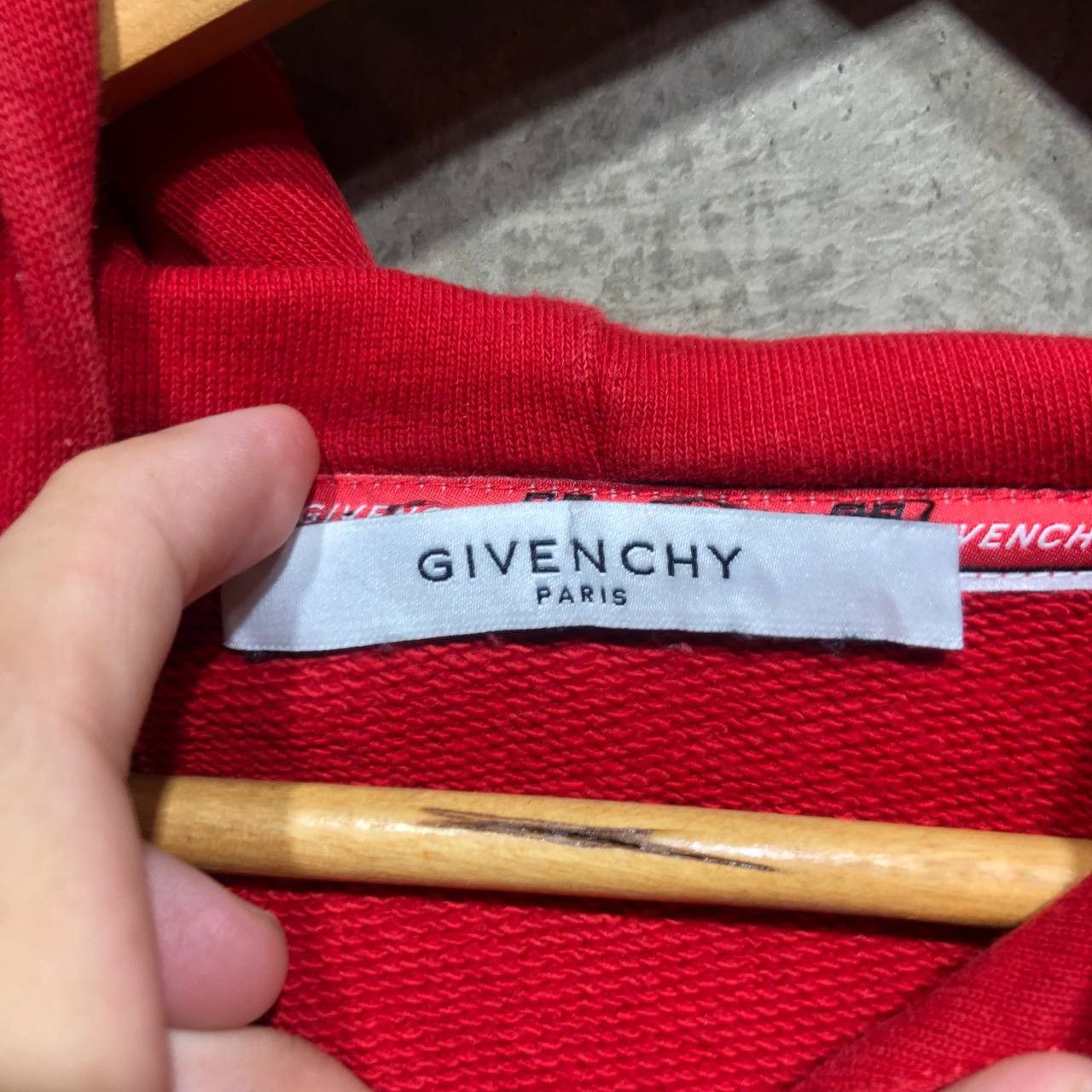 Givenchy Givenchy Distressed Logo pull over hoodie Size US XL / EU 56 / 4 - 9 Thumbnail