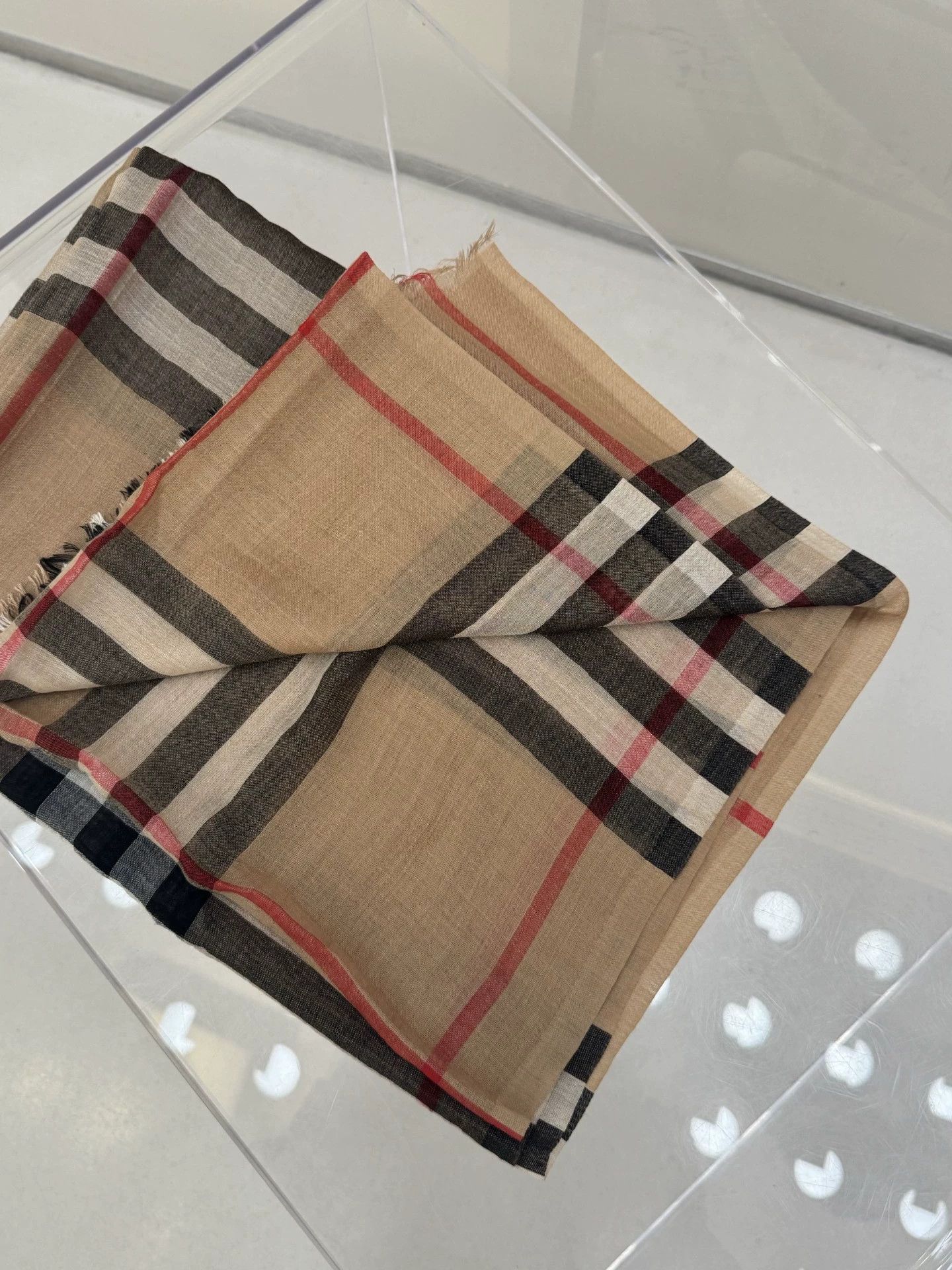 Burberry Burberry camel check light used scarf minor stain Size ONE SIZE - 1 Thumbnail