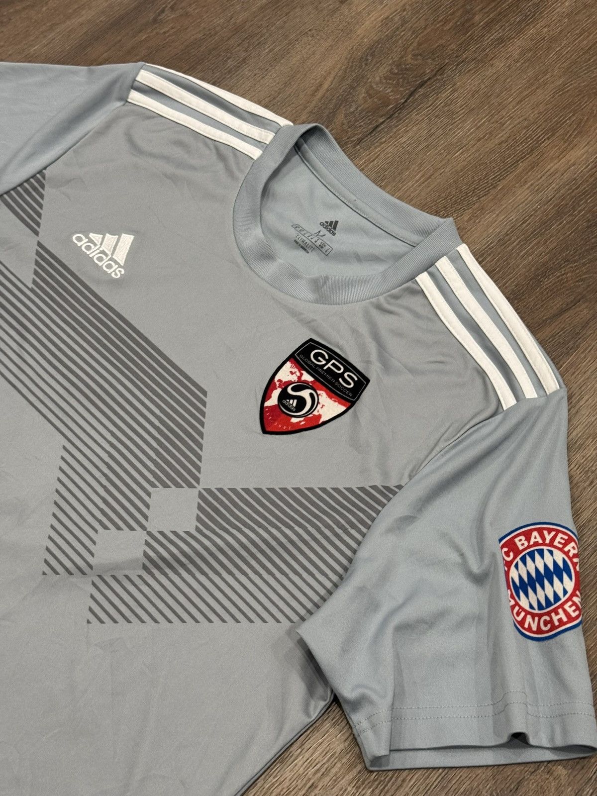 Adidas Adidas Global Premier Soccer FC Bayern Munchen Adidas #2 Size US M / EU 48-50 / 2 - 6 Thumbnail