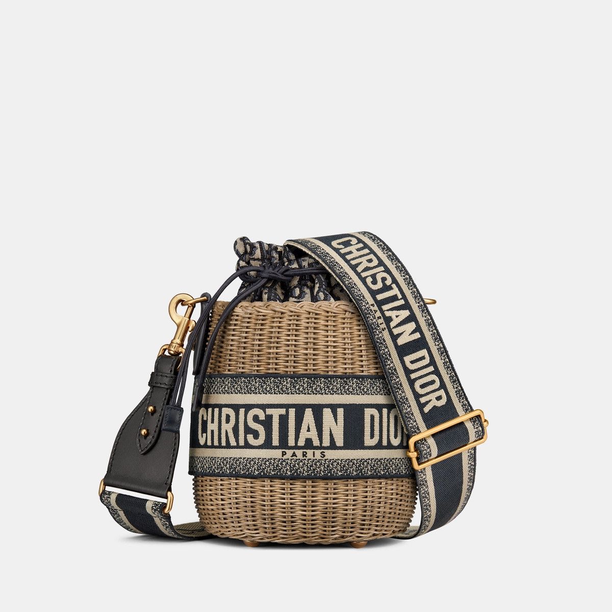 o1bcso1str1124 Size: OS /Wicker Bucket Bag in Natural