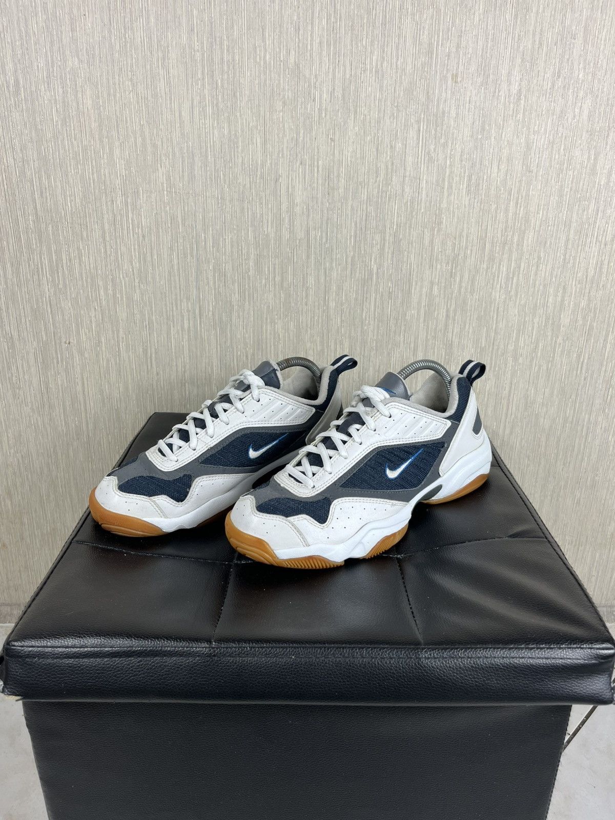 Nike Vintage Nike y2k retro small central swoosh sneakers shoes Size US 8 / EU 41 - 2 Thumbnail