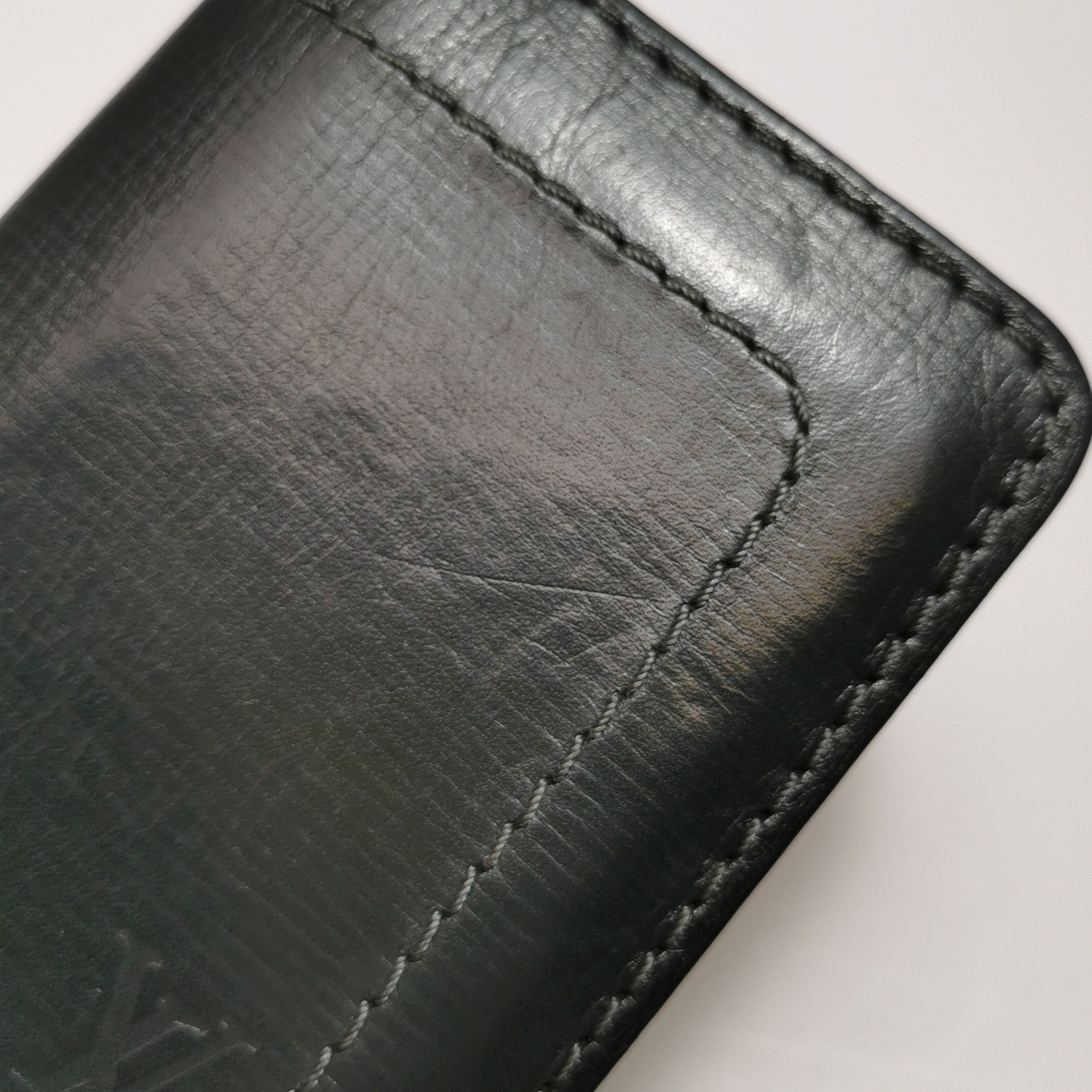 Louis Vuitton Louis Vuitton (LV) Cowhide Solid Color Embossed Logo Card H Size ONE SIZE - 1 Thumbnail