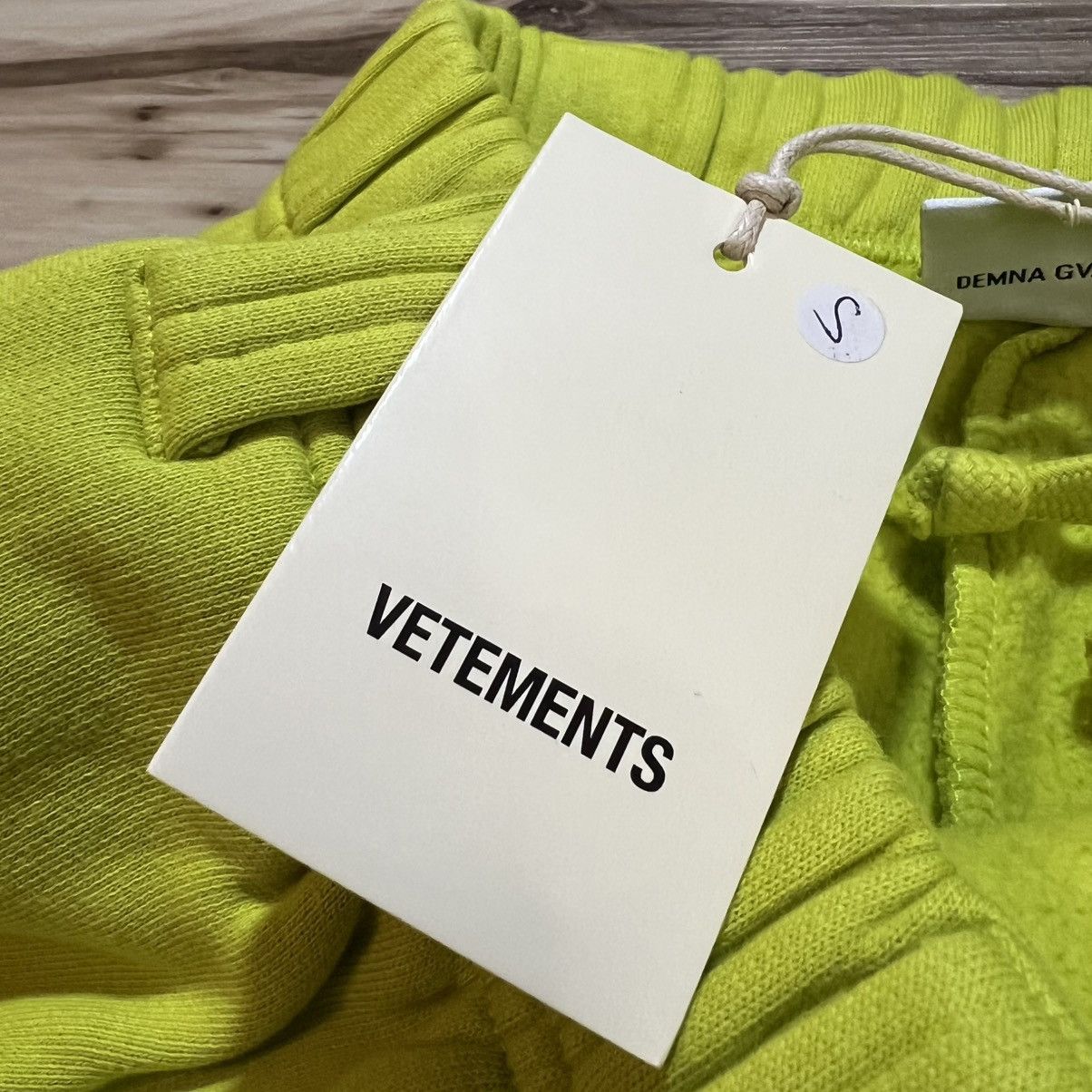 Vetements Vetements Sweatpants Neon Green Needle Logo Raw Hem Size US 32 / EU 48 - 10 Thumbnail