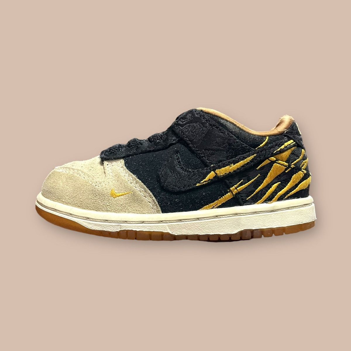 Nike Nike Dunk Low TD ‘God of Wealth’ Size US 5 / EU 37 - 11 Thumbnail