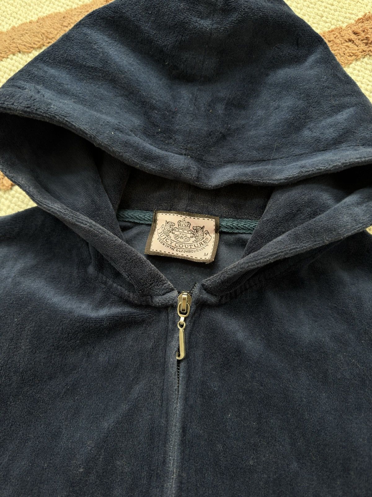 Juicy Couture VINTAGE VELOUR JUICY COUTURE CROPPED 2000s ZIP UP HOODIE Size M / US 6-8 / IT 42-44 - 4 Thumbnail