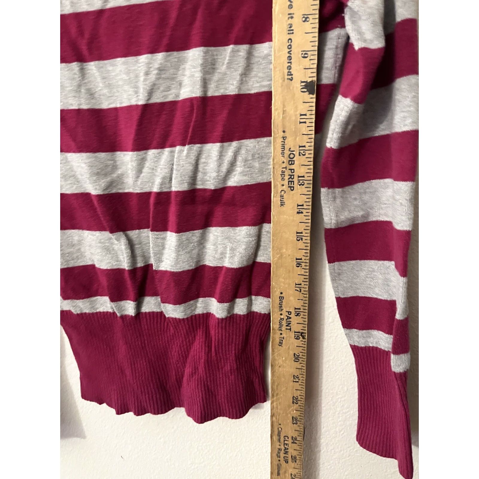 Gap VINTAGE Gap Women's Sweater V-Neck Long Sleeve Striped Size Small Pink Gray Size S / US 4 / IT 40 - 4 Thumbnail