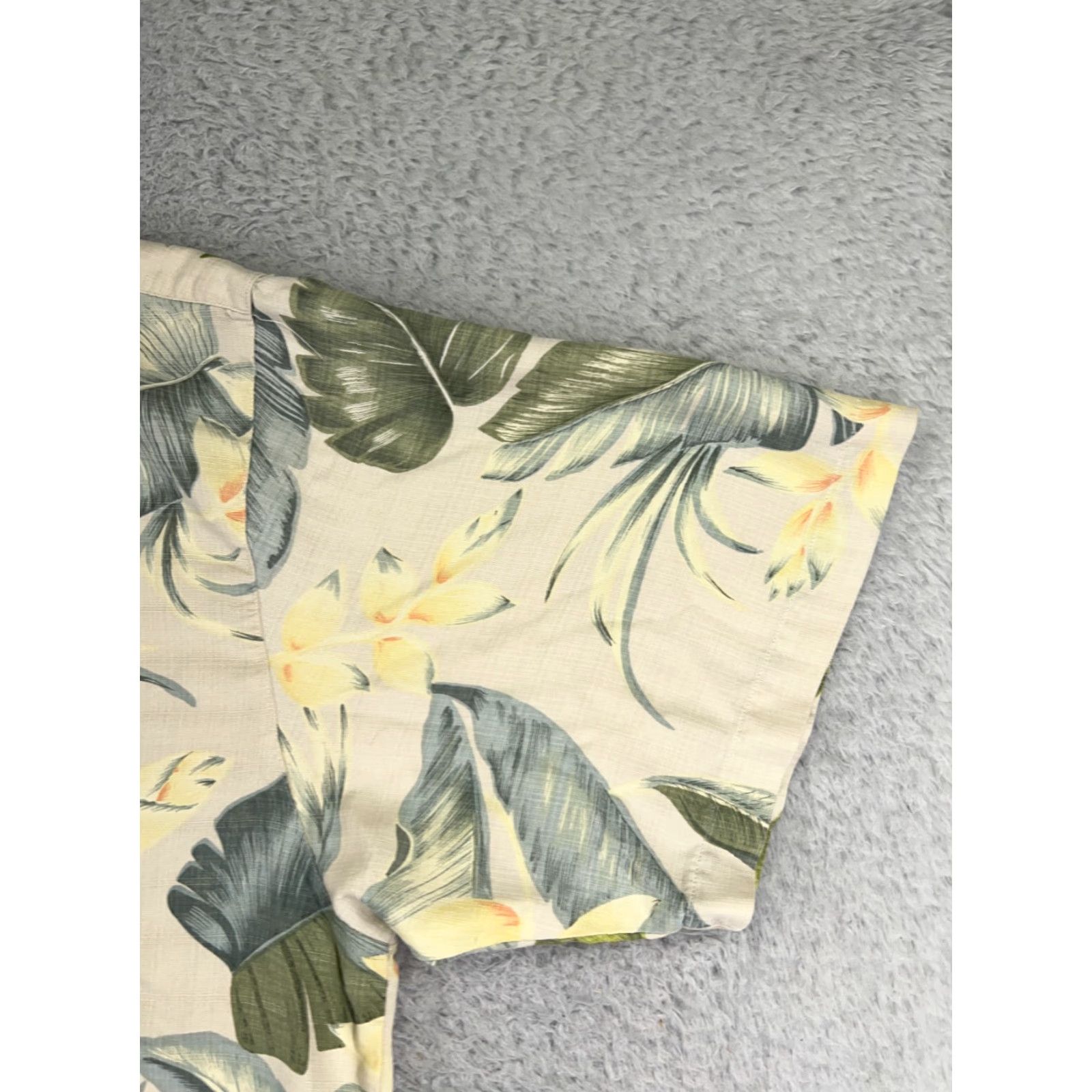 Tommy Bahama Tommy Bahama Shirt Men XL Beige Floral Silk Button-Up Hawaiian Camp Hawaiian Resort Floral Beach Aloha Men XL Beige Silk Button-Up Size US XL / EU 56 / 4 - 2 Thumbnail