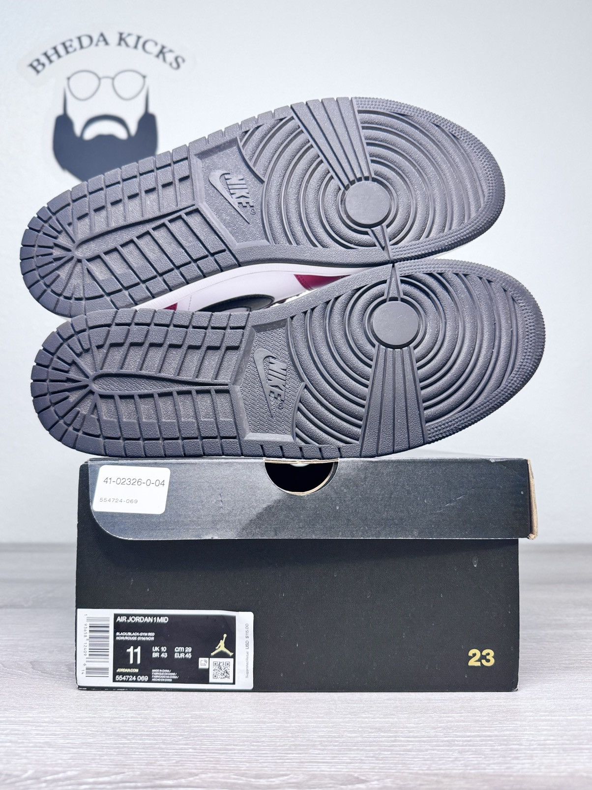 Jordan Brand Jordan 1 mid chicago 554724-069 size 11 Size US 11 / EU 44 - 9 Thumbnail