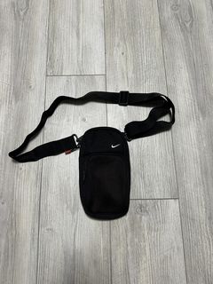 Nike mini swoosh hot sale shoulder bag