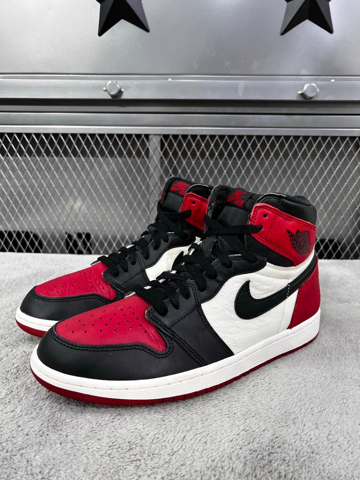 Air Jordan 1 High Bred Toe 45 Worn Once
