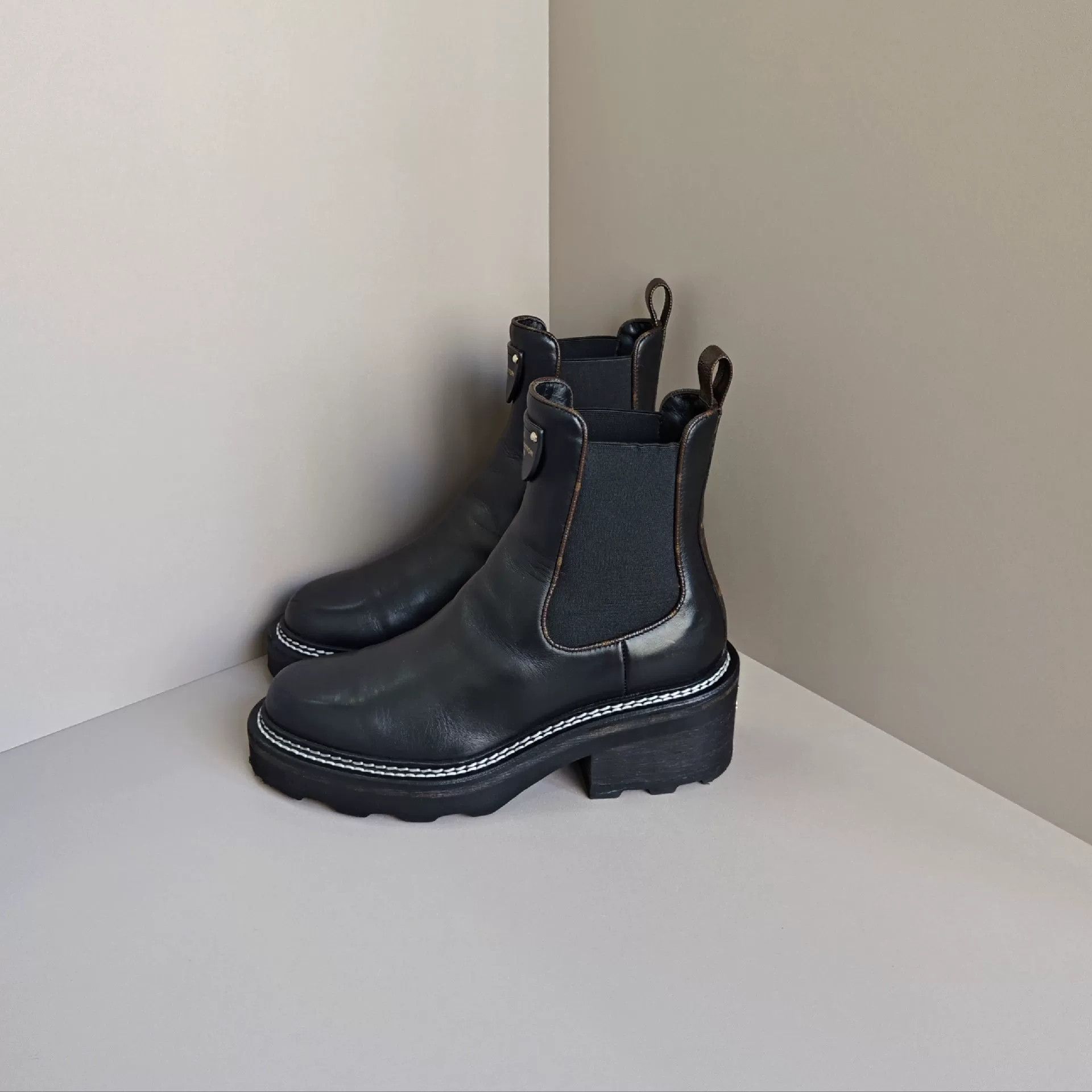 Louis Vuitton Louis Vuitton Boots us_6 Women Size US 6 / IT 36 - 1 Thumbnail