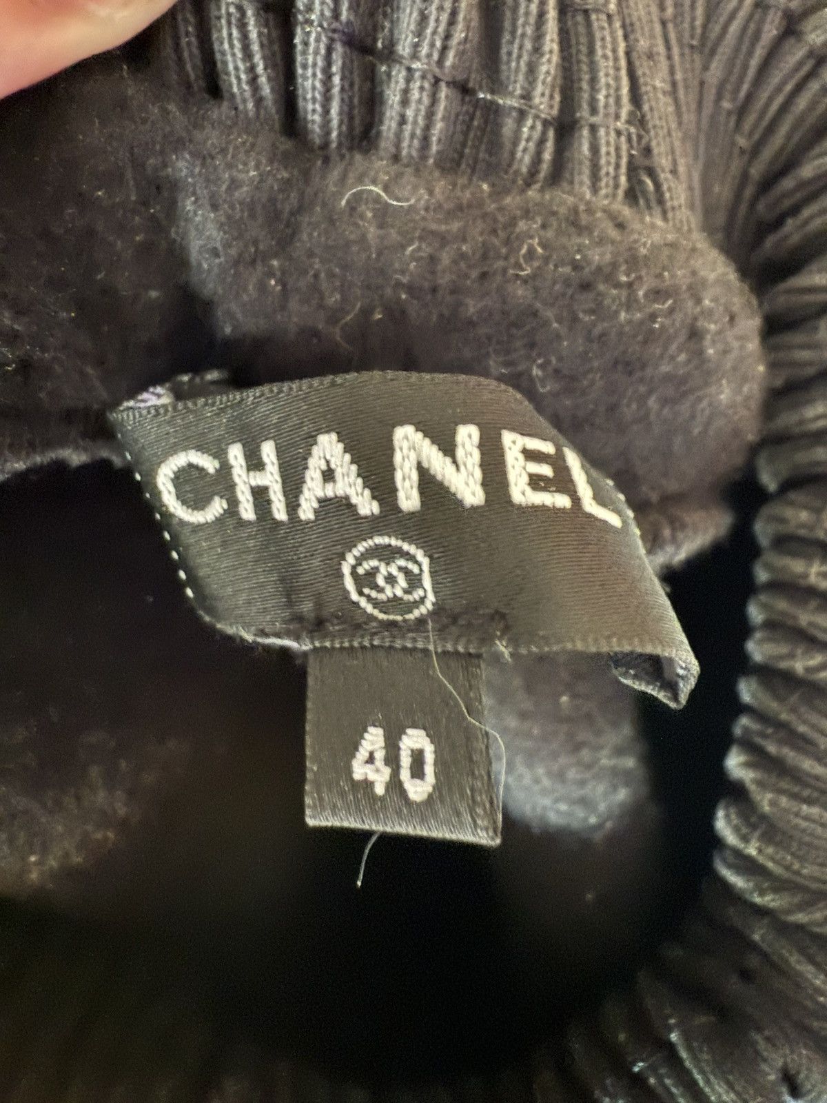 Chanel Cashmere Logo “CC” Knit Sweatshirt Size M / US 6-8 / IT 42-44 - 6 Thumbnail