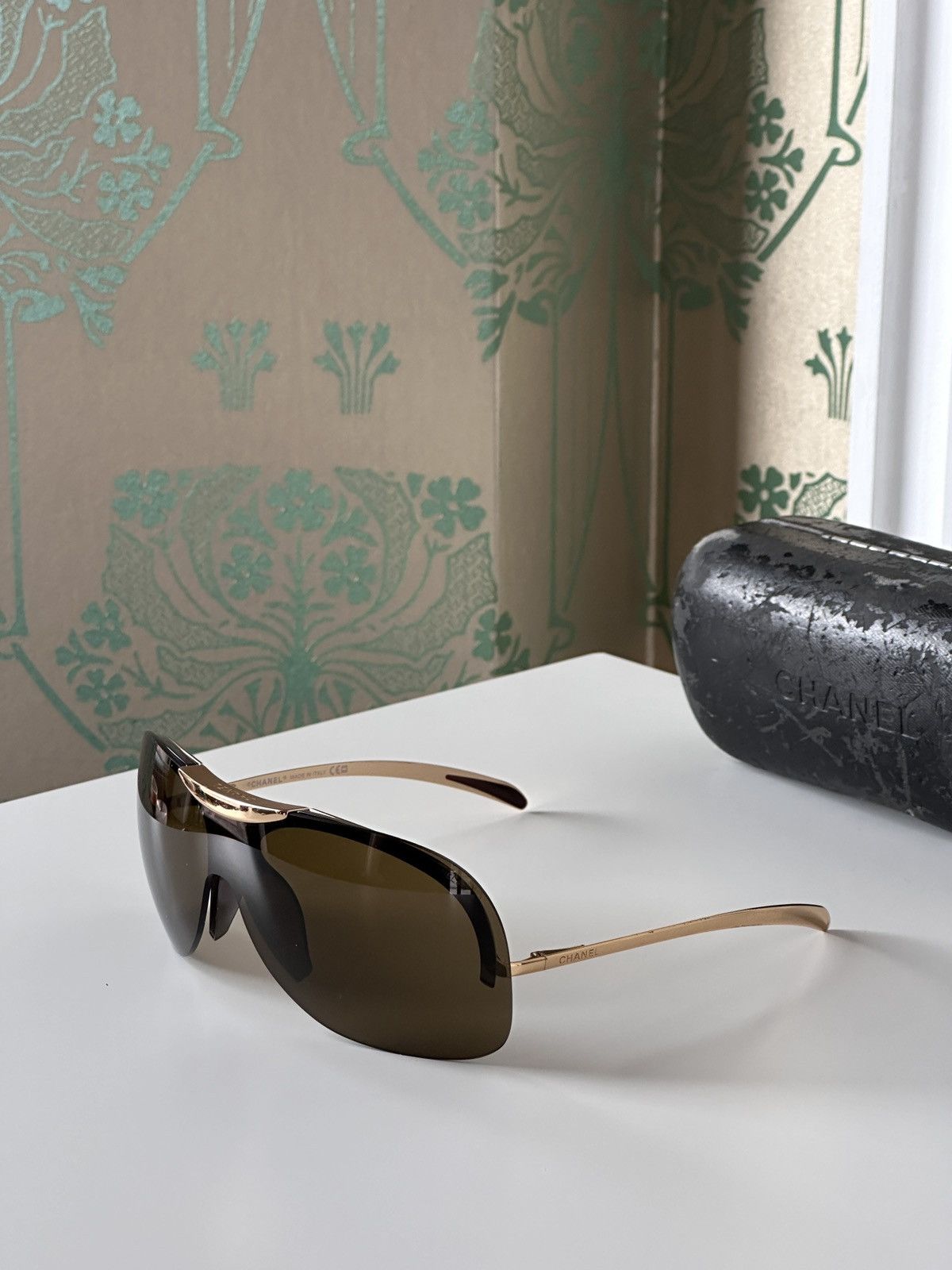 Chanel CHANEL Shield Mask Rimless Brown Gold Sunglasses 6007 Y2K Size ONE SIZE - 1 Thumbnail