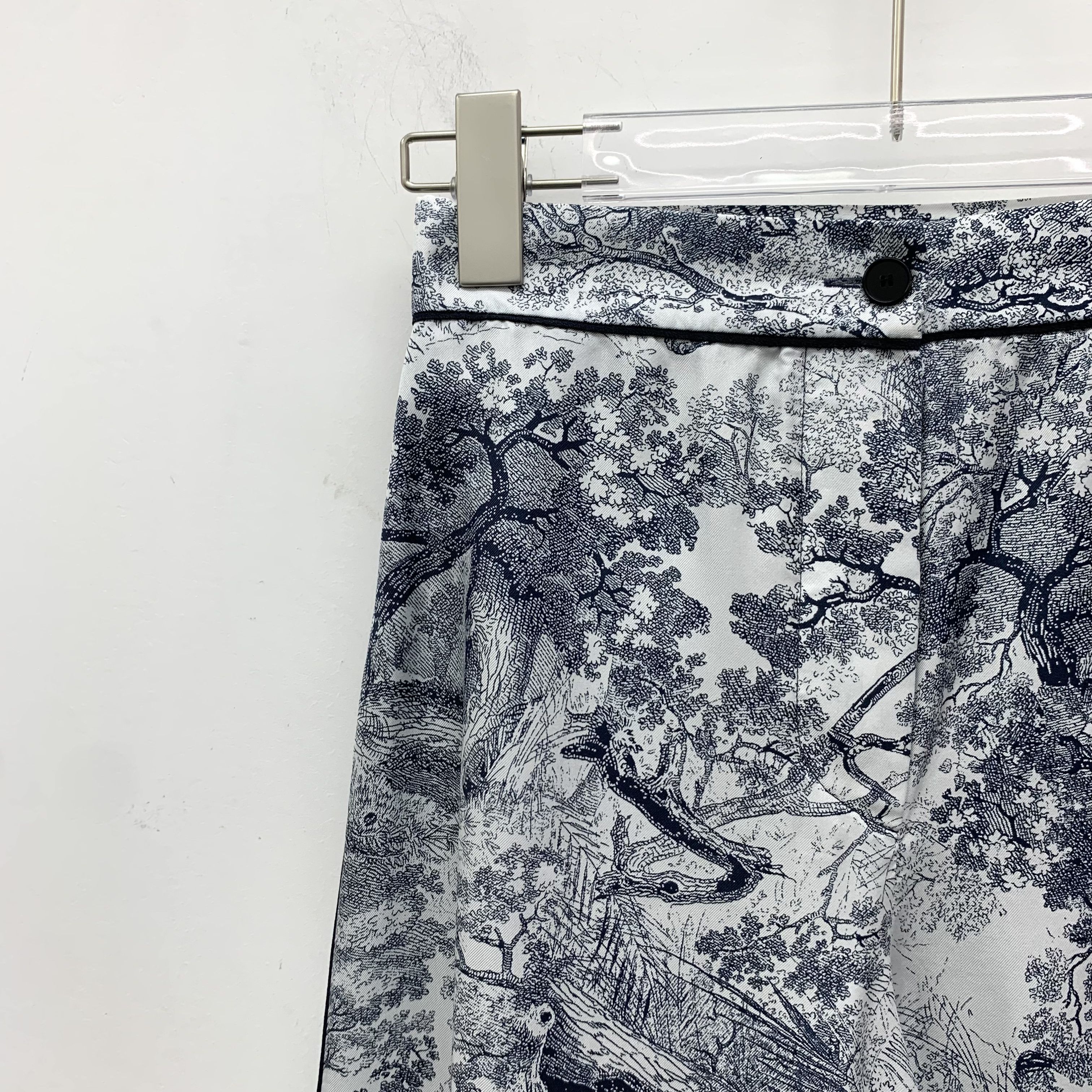 Dior Christian Dior Silk Pants Animal Print (Size XXS) Size 24" / US 00 / IT 34 - 7 Thumbnail