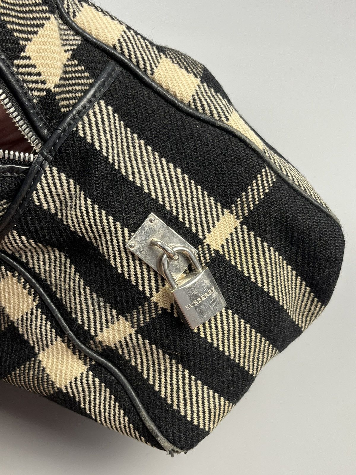 Burberry BURBERRY Vintage Nova Check Tweed Wool/Leather Tote Bag Size ONE SIZE - 9 Thumbnail