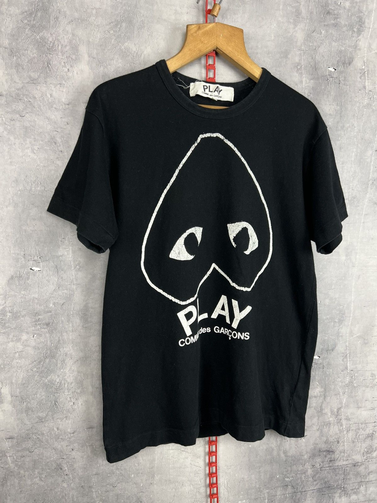 Comme des Garcons Comme Des Garcos PLAY Inverted Heart Logo Graphic Size L Size US L / EU 52-54 / 3 - 2 Thumbnail