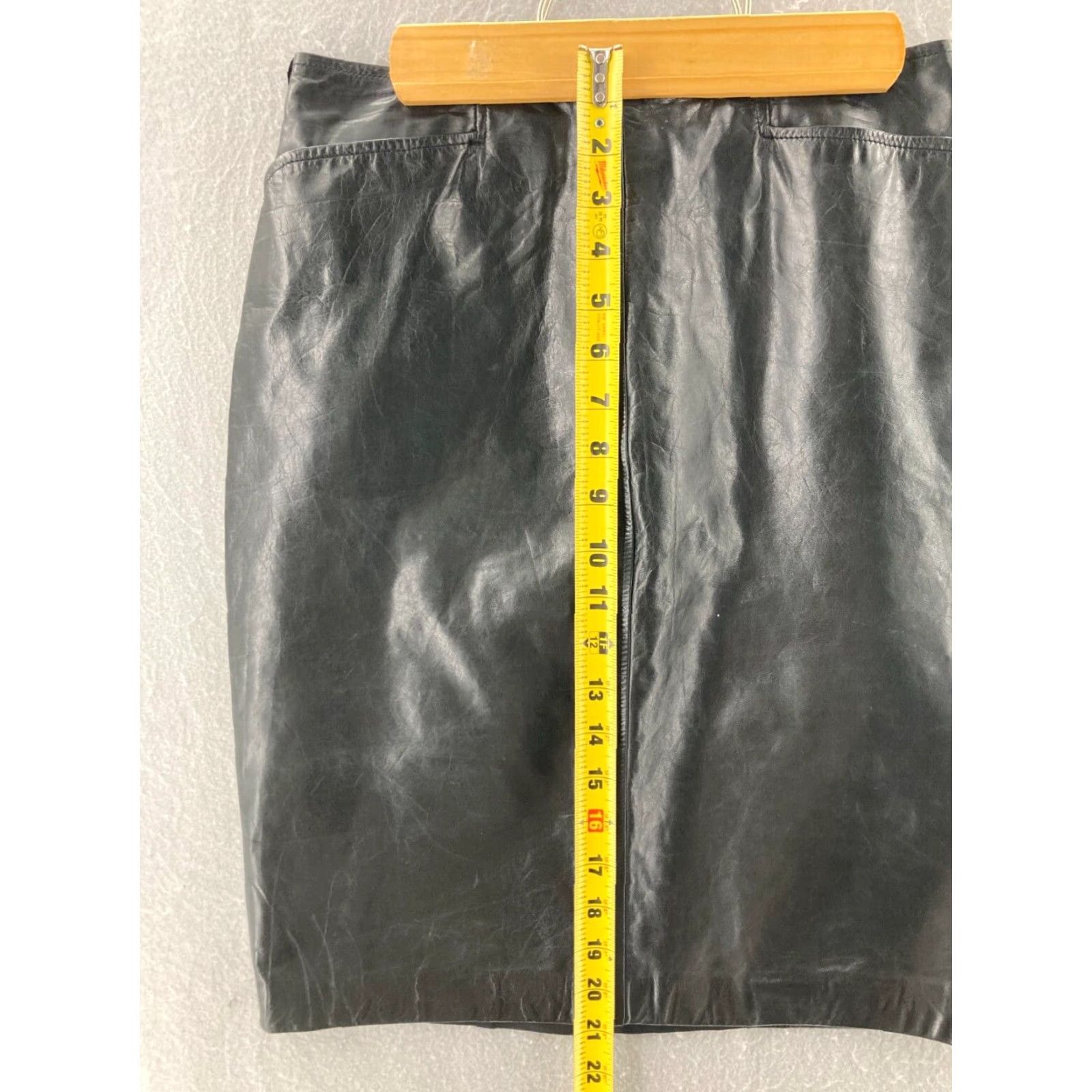 Vintage Linda Allard Ellen Tracy Skirt Womens 4 Leather Knee Length Black Pencil Straight 90s Size 27" / US 4 / IT 40 - 3 Thumbnail