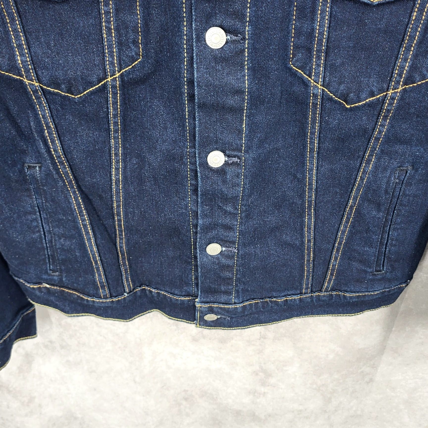Levi's VINTAGE Levi's Trucker Jacket Mens Medium Blue NWT Dark Wash 90s Classic USA Jacket/Coat Short Chest 46 Mens Regular Size US M / EU 48-50 / 2 - 2 Thumbnail