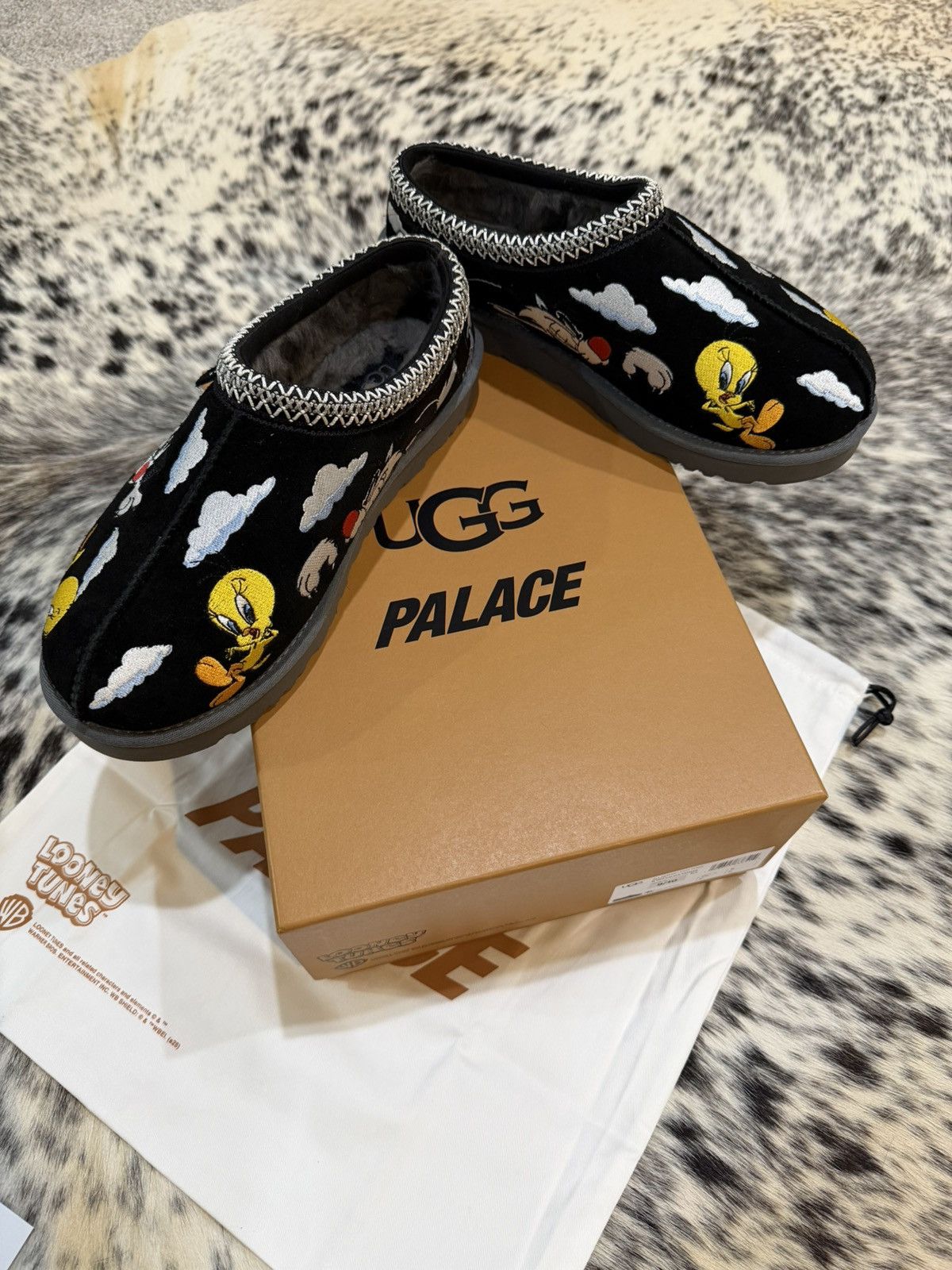 Ugg 2025 Palace x Looney Tunes x Ugg Tasman Size US 9 / EU 42 - 3 Thumbnail