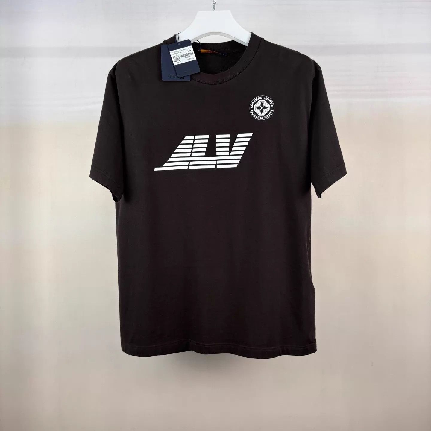 Louis Vuitton LV AIR AFRIQUE STORE Camel SS Tee L New Logo & Globe Size US L / EU 52-54 / 3 - 1 Thumbnail