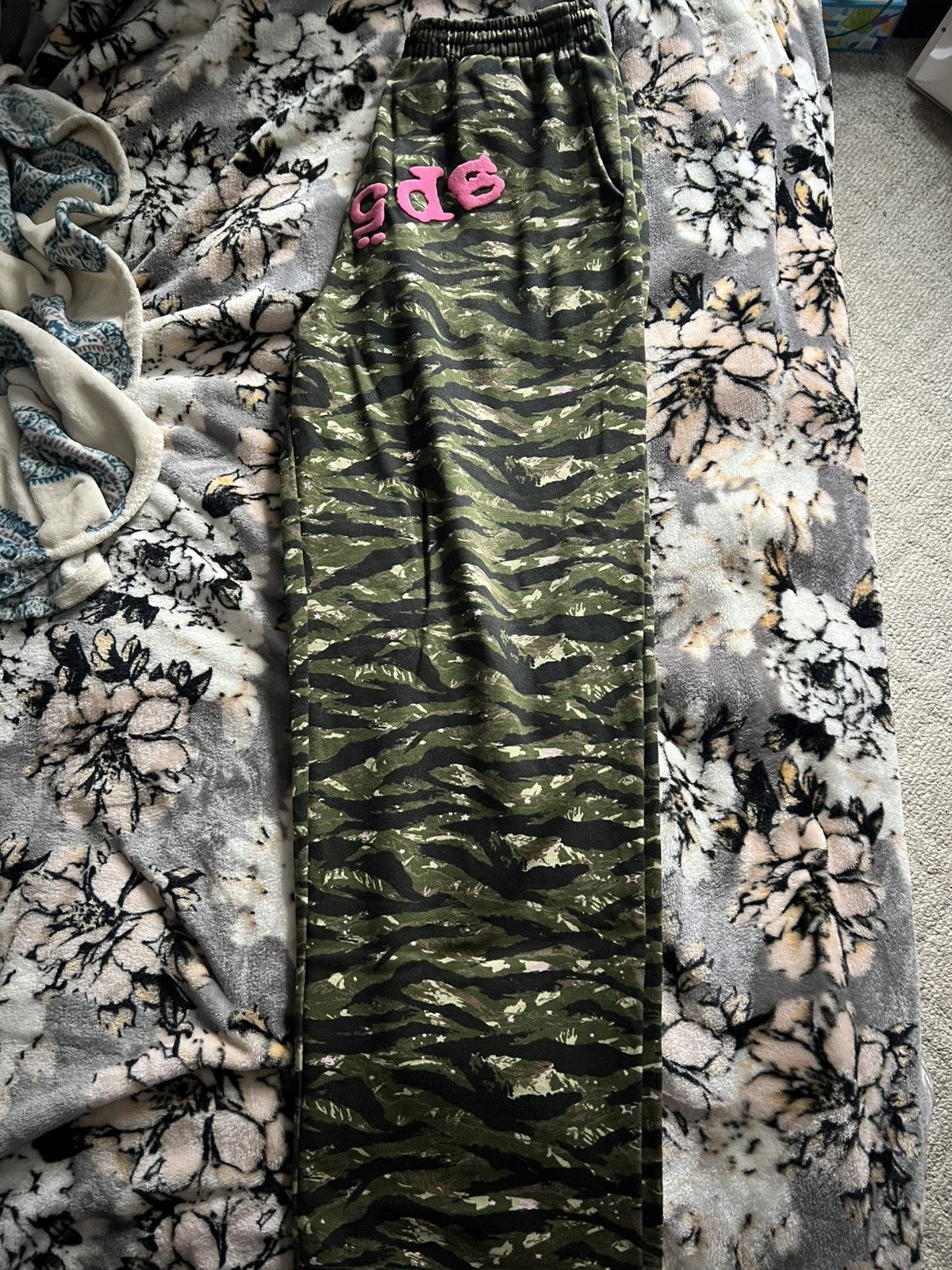 Sp5der SP5DER OG Web V2 Tiger Camo Sweatpants Size US 38 / EU 54 - 1 Thumbnail