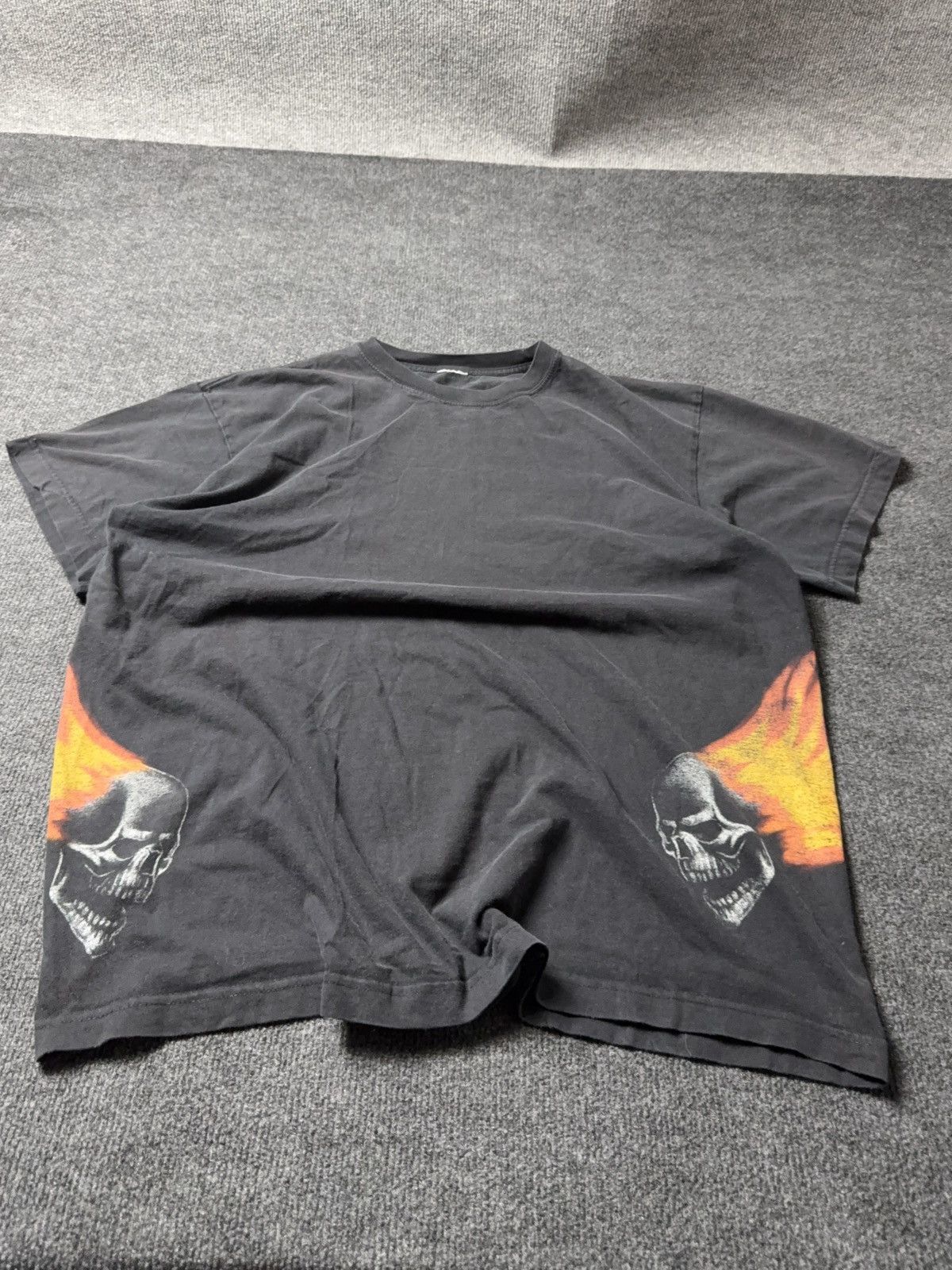 Japanese Brand 💀🔥Crazy Vintage 90s Gothic Biker Skull Flame Side Print Tee Size US XL / EU 56 / 4 - 2 Thumbnail