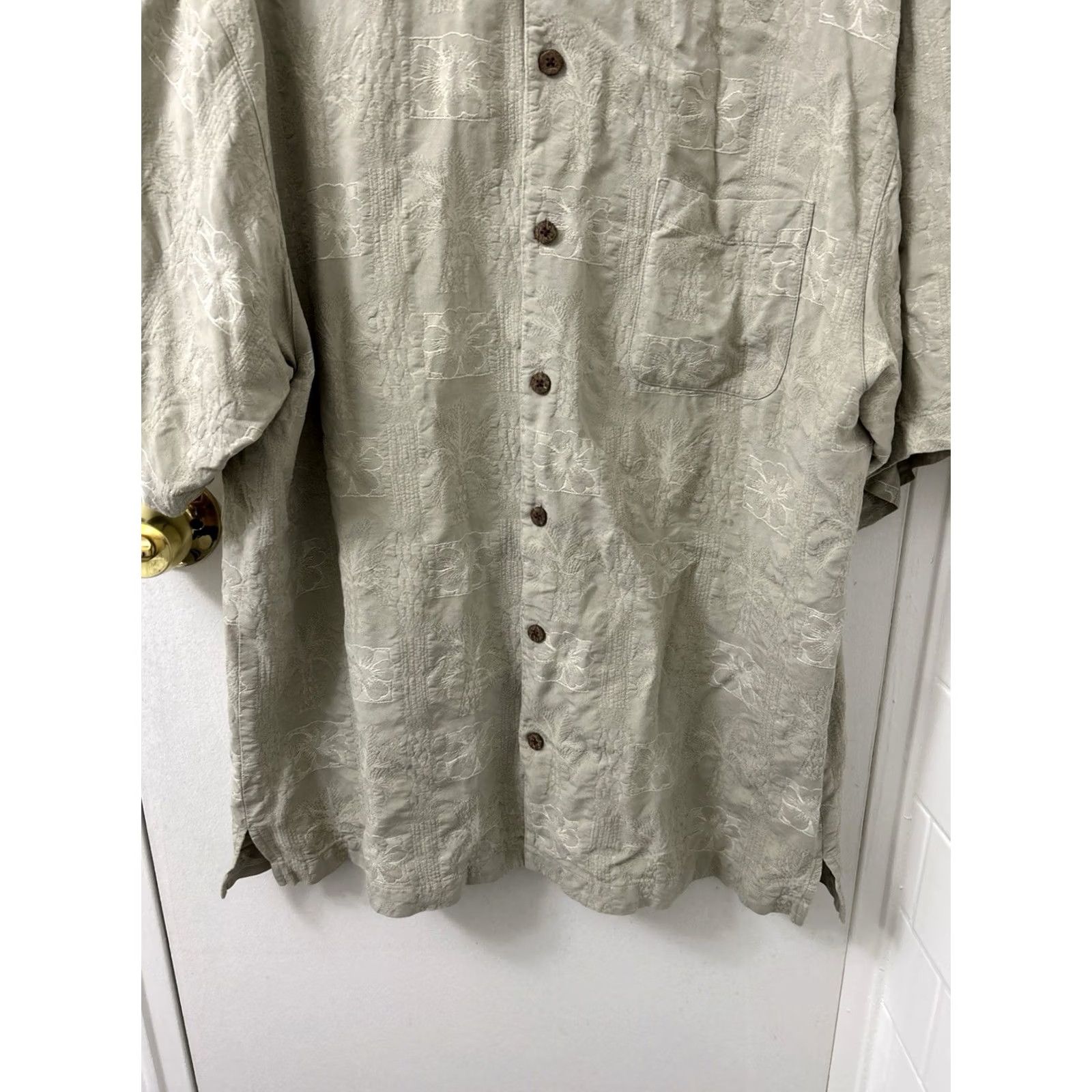 Tommy Bahama VINTAGE Tommy Bahama Shirt Mens M Beige 100% Silk Floral Print Button-Down S/S Collar-Down Pocket Breathing Beach Classic Filigree Size US M / EU 48-50 / 2 - 3 Thumbnail