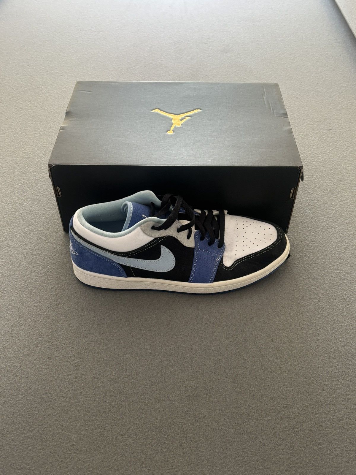 Jordan Brand Jordan 1 low ‘Racer Blue’ Size US 11 / EU 44 - 1 Thumbnail