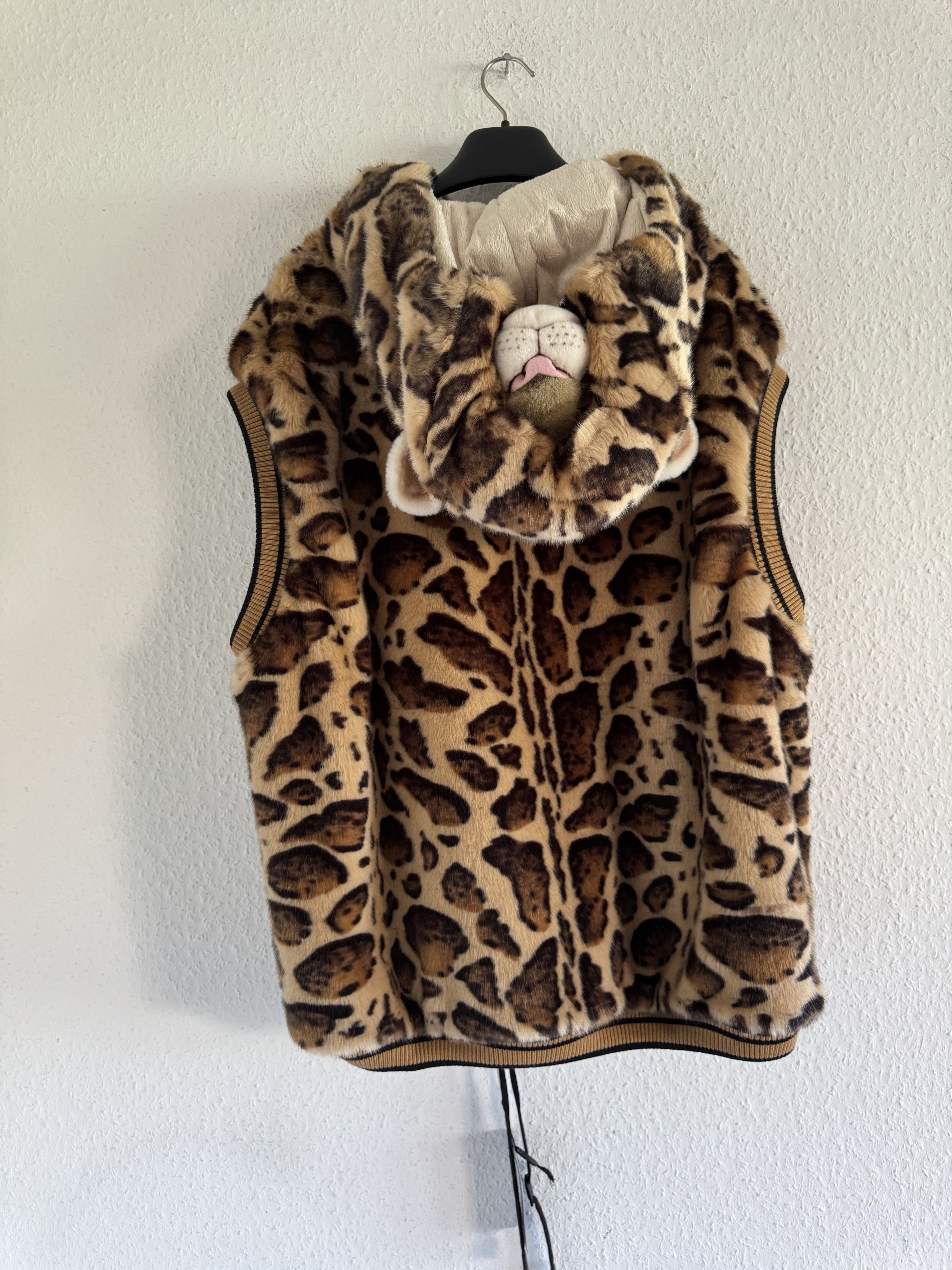 Dolce & Gabbana Fall Winter 2017 Leopard Faux Fur Hooded Vest Size US XL / EU 56 / 4 - 1 Thumbnail