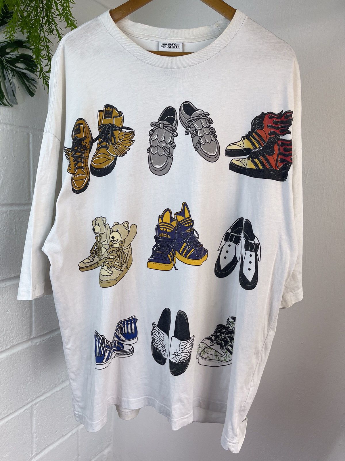 Adidas × Jeremy Scott Adidas x Jeremy Scott Oversize Shoes print Tee Size US XL / EU 56 / 4 - 5 Thumbnail