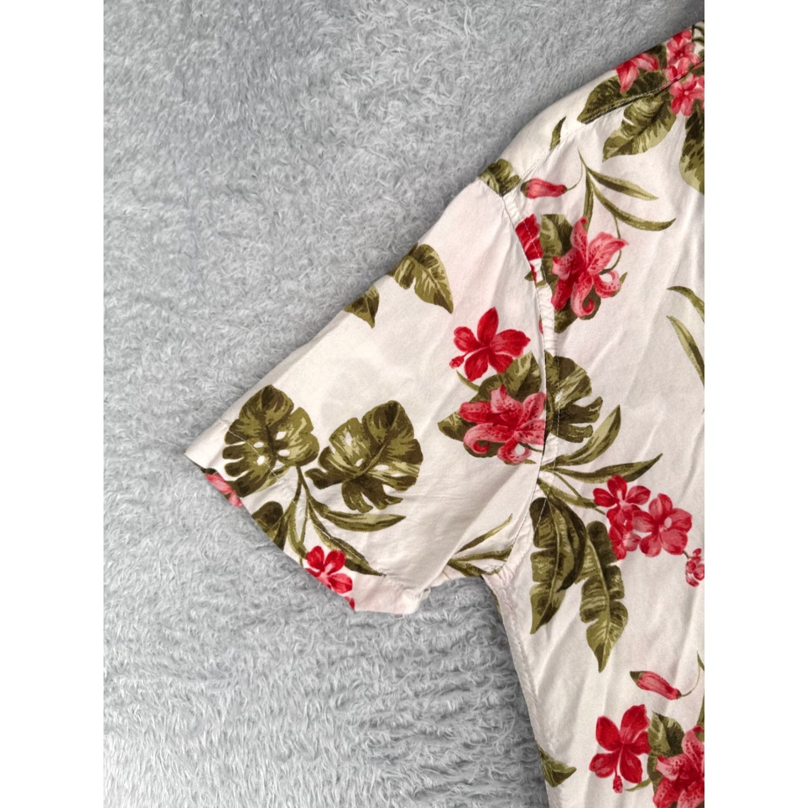 Vintage VINTAGE? No. Main point: St. Johns Bay Shirt Men Medium White Floral 100% Rayon Hawaiian Button Up Size US M / EU 48-50 / 2 - 5 Thumbnail