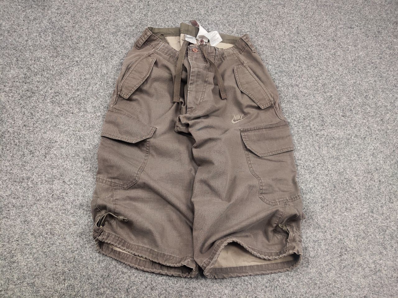 Nike Vintage Nike Cargo Canvas Baggy Beige Logo Shorts Y2K Style Size US 34 / EU 50 - 2 Thumbnail