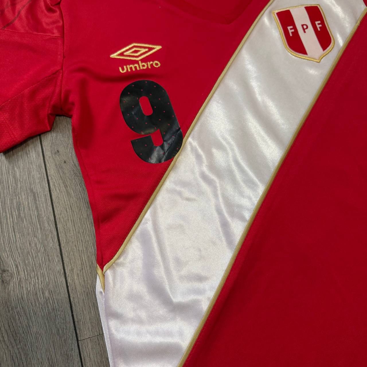 Umbro UMBRO PERU 2018/2020 GUERRERO SOCCER FOOTBALL JERSEY Size US S / EU 44-46 / 1 - 2 Thumbnail