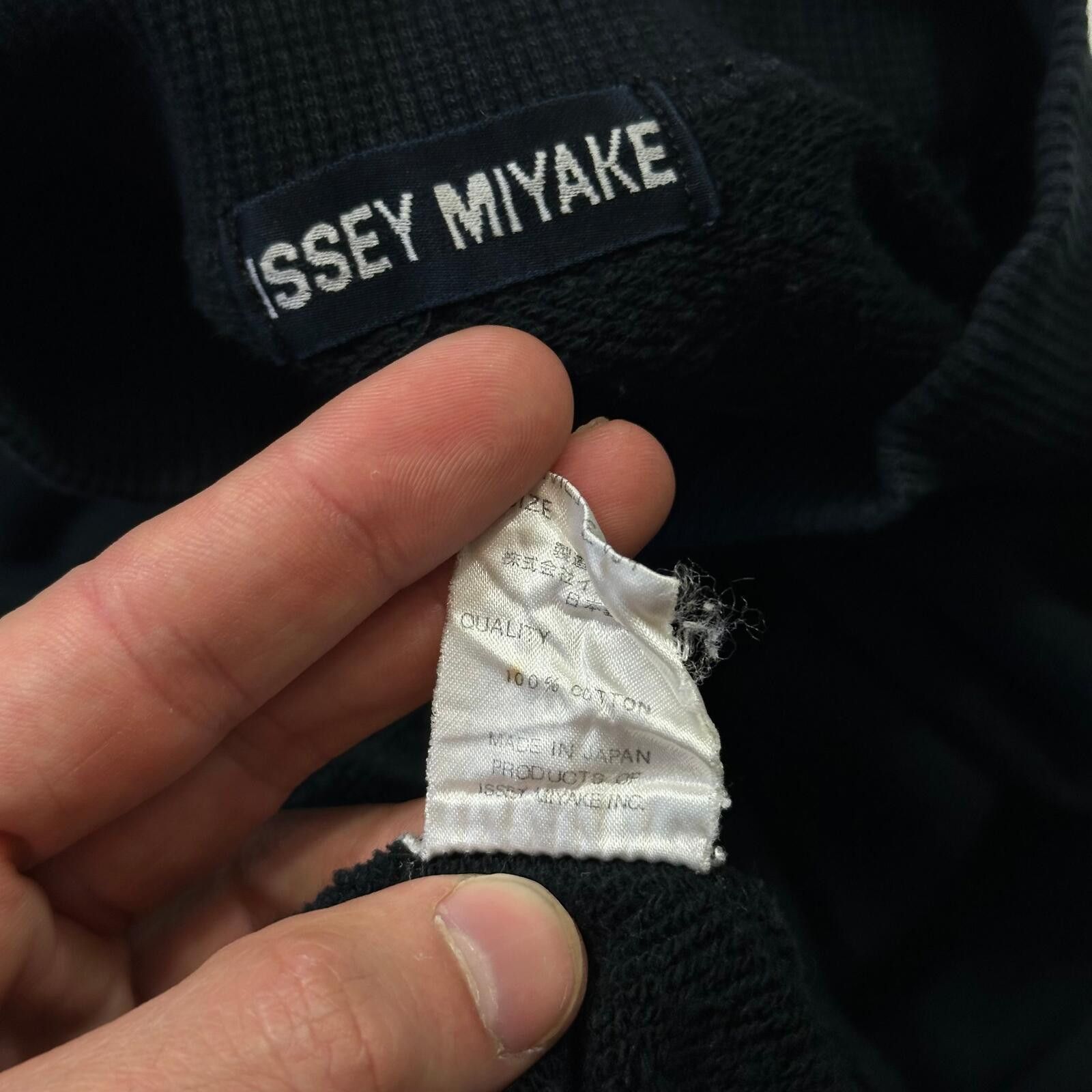Issey Miyake Issey Miyake 1993 Staff Spellout Logo Boxy Crewneck Jumper M Size US M / EU 48-50 / 2 - 5 Thumbnail