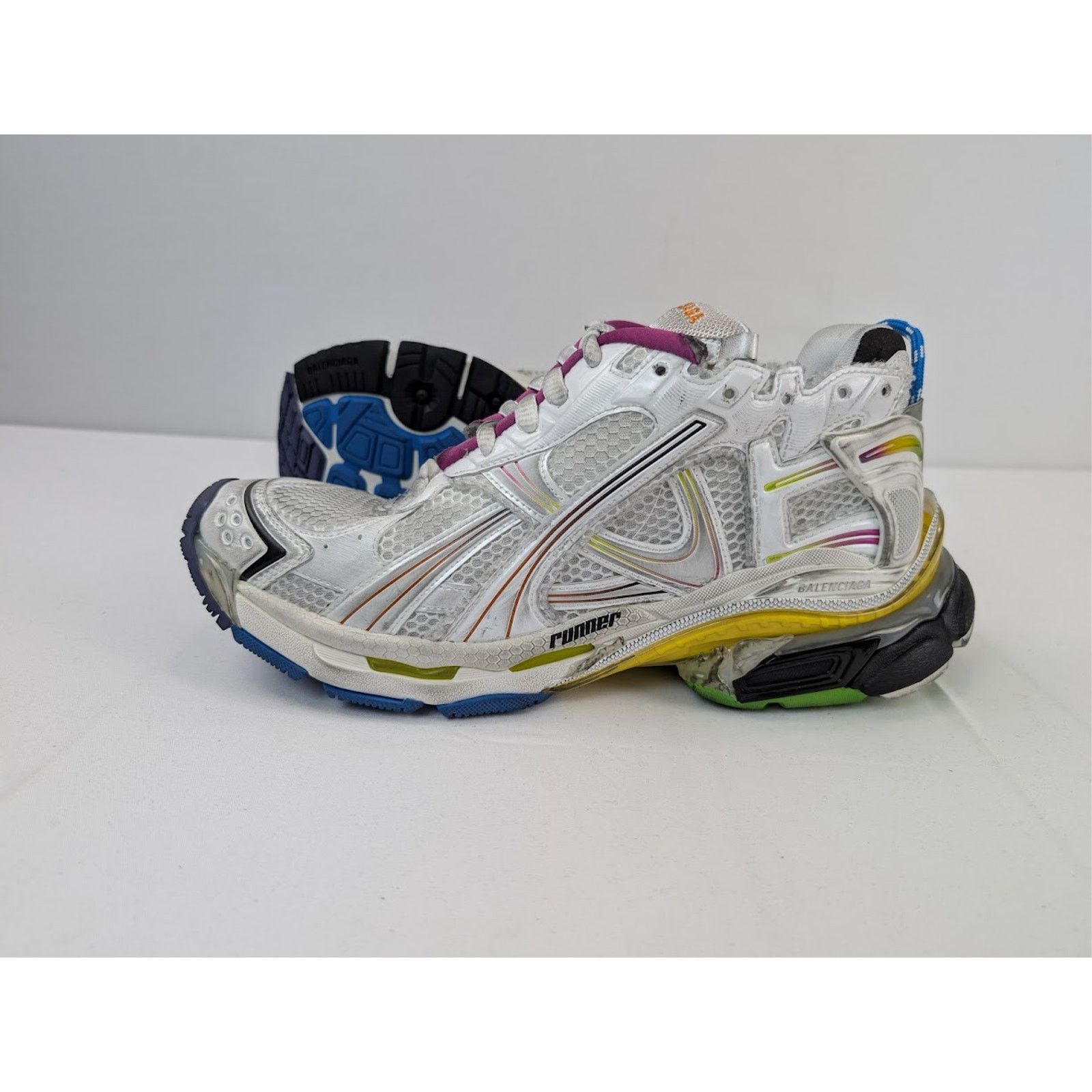 Balenciaga o1rshd1 Mesh Gardient Runner in White/Multicolor Size US 8 / EU 41 - 10 Thumbnail