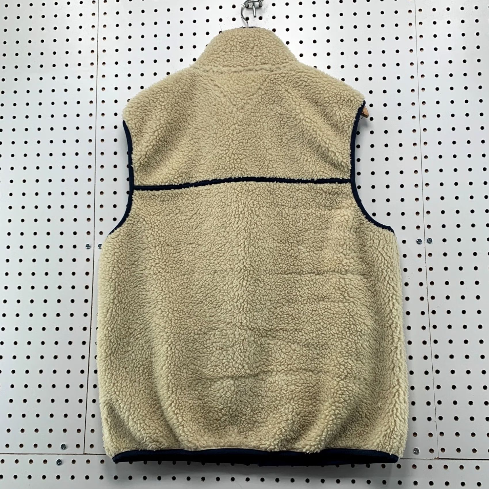 Tommy Hilfiger Tommy Hilfiger Jacket Vest Mens Large Beige Sherpa Deep Pile Sleeveless 21.5x27 Size US L / EU 52-54 / 3 - 2 Thumbnail