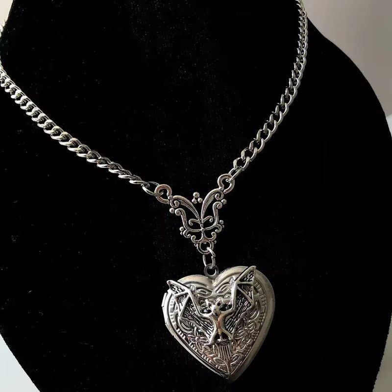 Jewelry Gothic Bat Locket Halloween Vampire Necklaces Size ONE SIZE - 1 Thumbnail