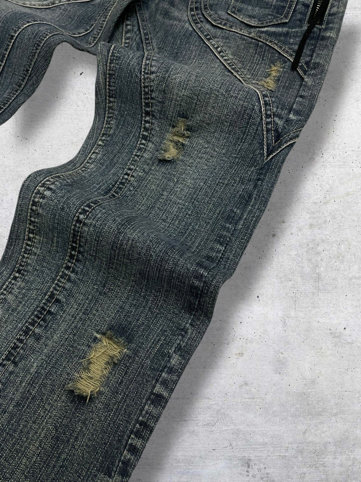 In The Attic IN THE ATTIC DISTRESSED DENIM WITH MULTIZIP POCKET DETAILING Size US 30 / EU 46 - 5 Thumbnail
