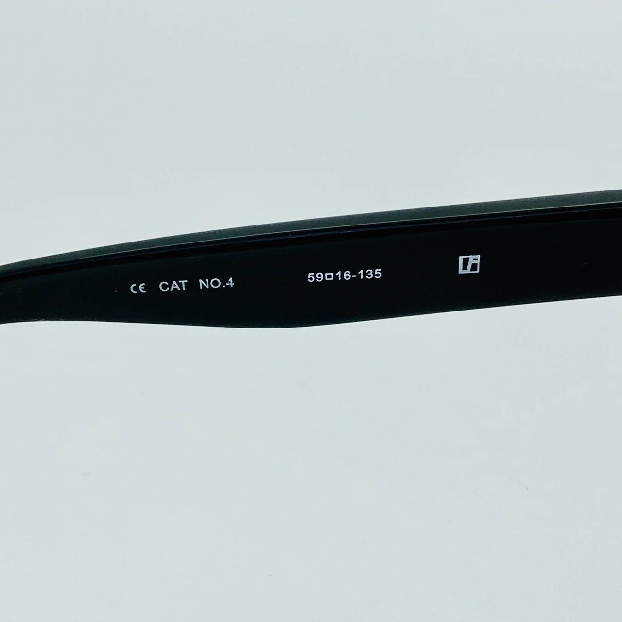 Ann Demeulemeester Ann Demeulemeester Sunglasses Cat Eye Black and Grey Size ONE SIZE - 5 Thumbnail