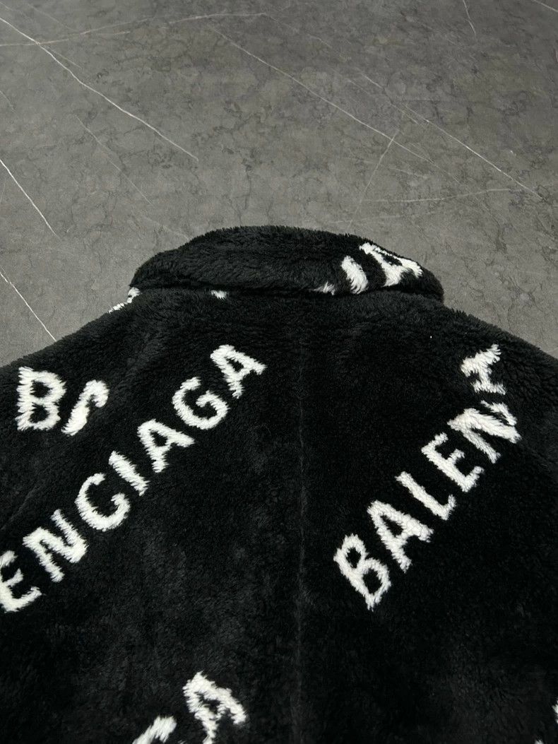 Balenciaga Balenciaga size 44 Teddy coat full of bullet screen logo Size S / US 4 / IT 40 - 6 Thumbnail